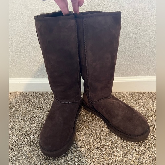 AUTHENTIC Tall Brown Uggs - Picture 9 of 9